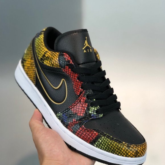 Athletic_Shoes